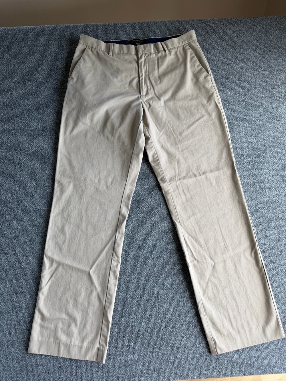 Men's Banana Republic Classic Khaki Chino Pants  34X32 Flat‎ Front